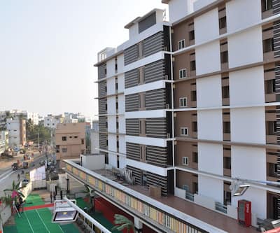 https://imgcld.yatra.com/ytimages/image/upload/t_hotel_yatra_city_desktop/v1480569151/Domestic Hotels/Hotels_Nellore/Minerva Grand Nellore/Minerva_Grand_Nellore.jpg